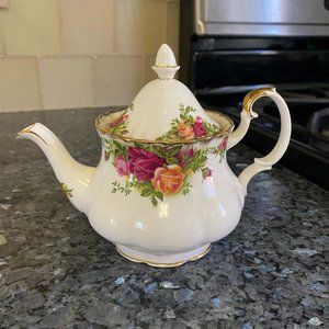Vintage Royal Albert Old Country Roses Teapot
